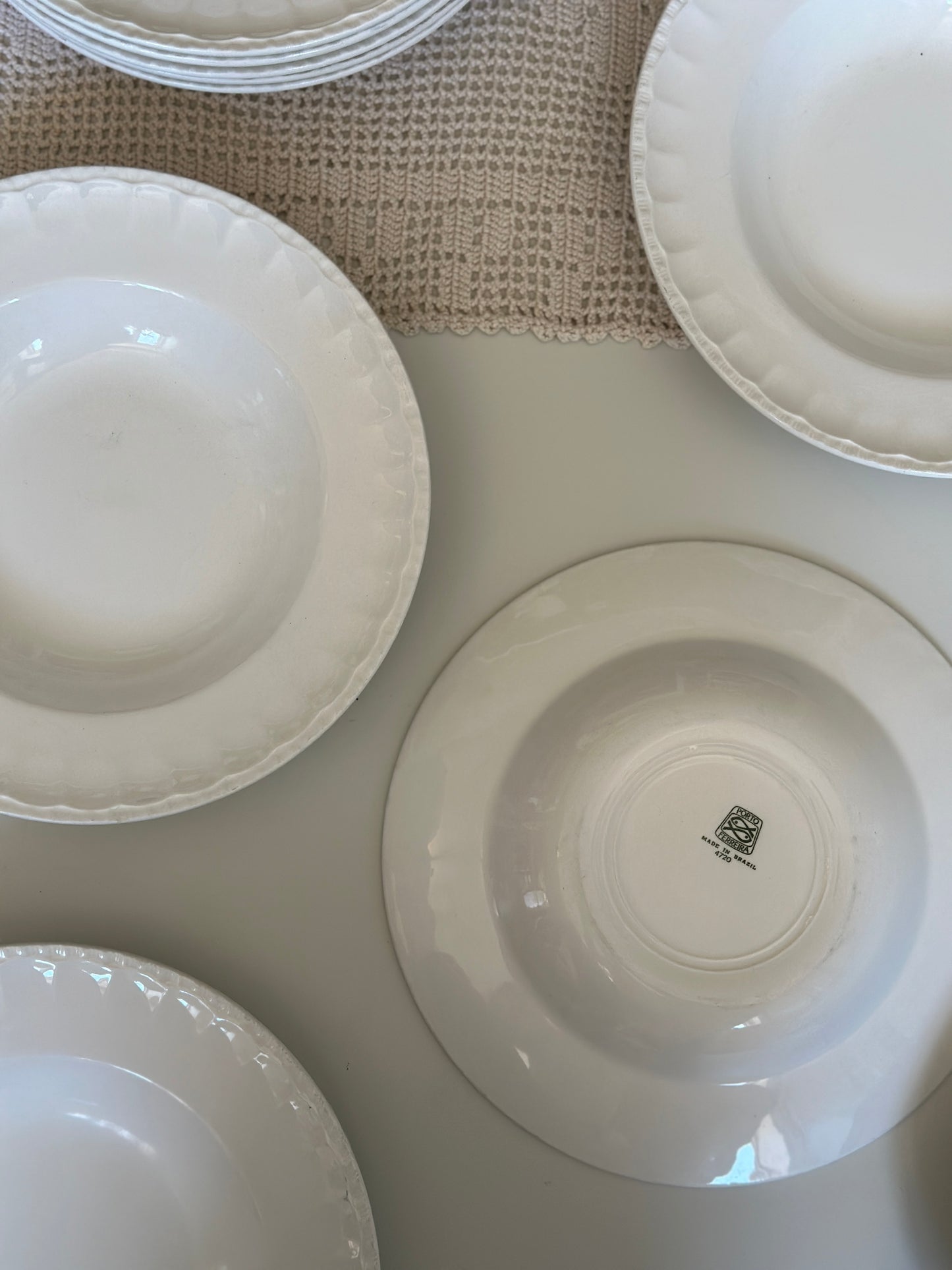 Dybe tallerkner i hvid