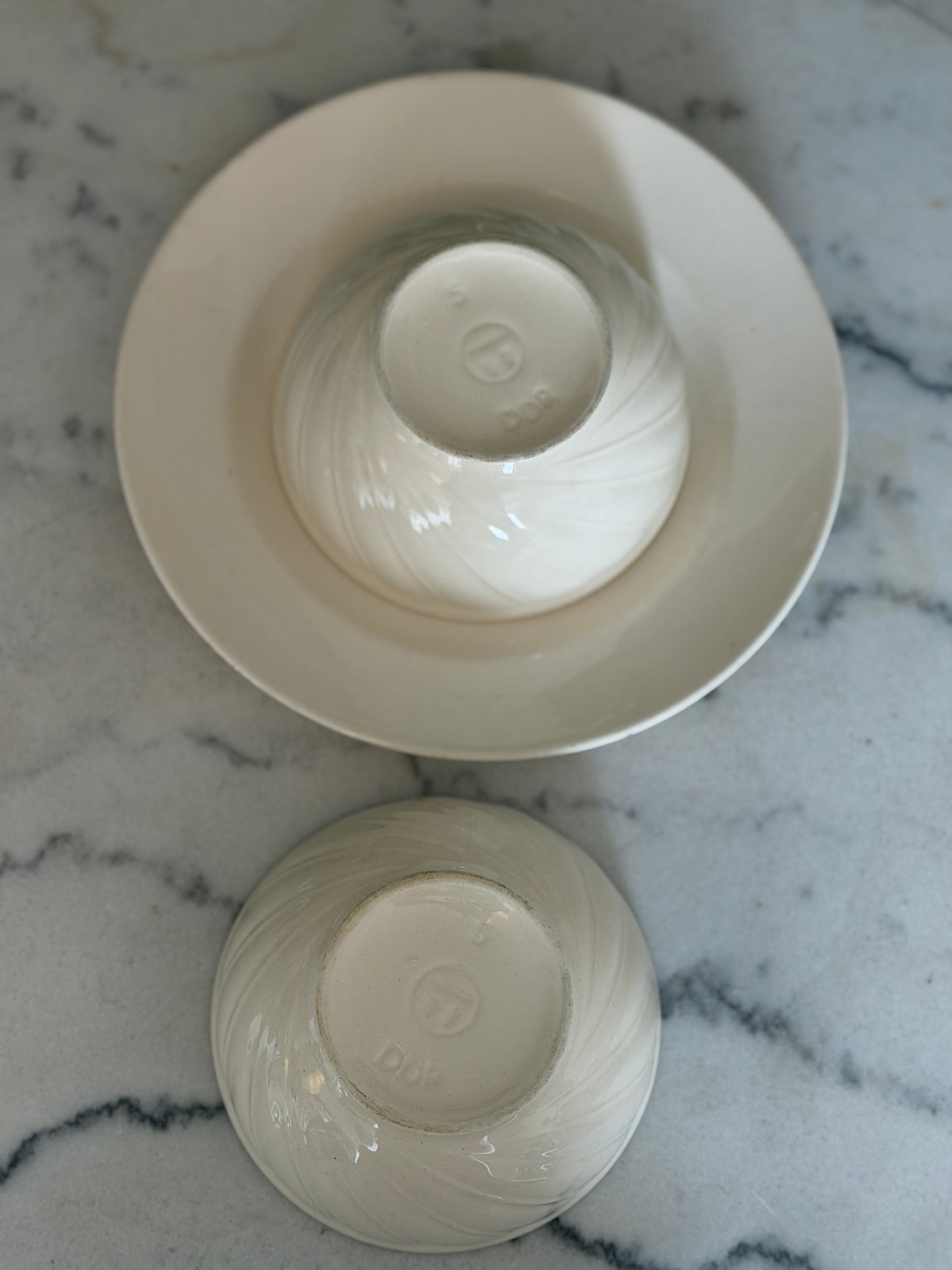 Cremefarvet swirl skåle