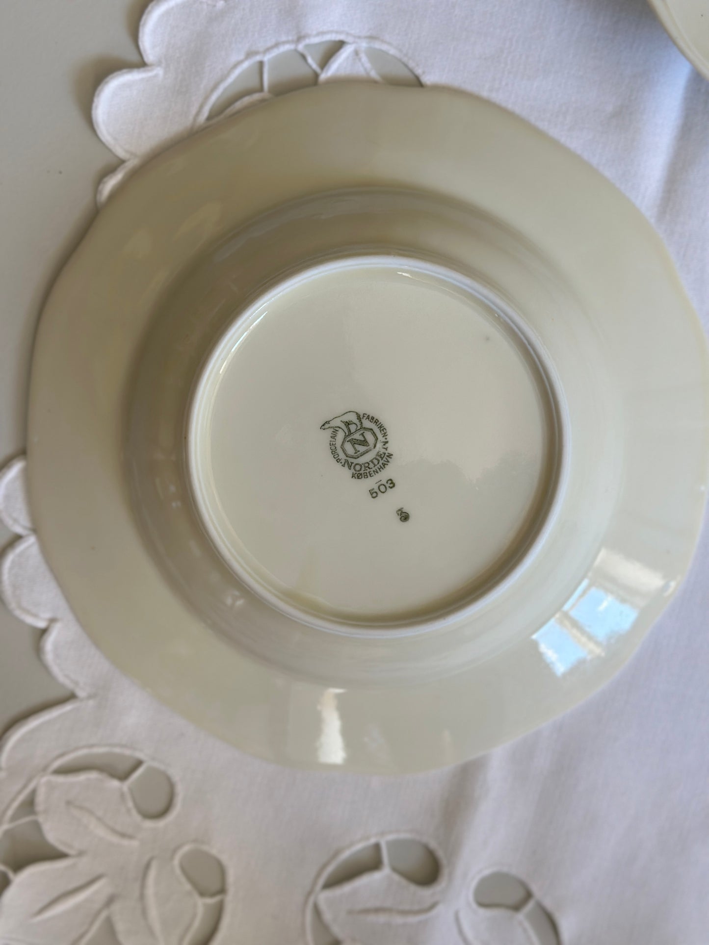 Dybe cremefarvet tallerkner