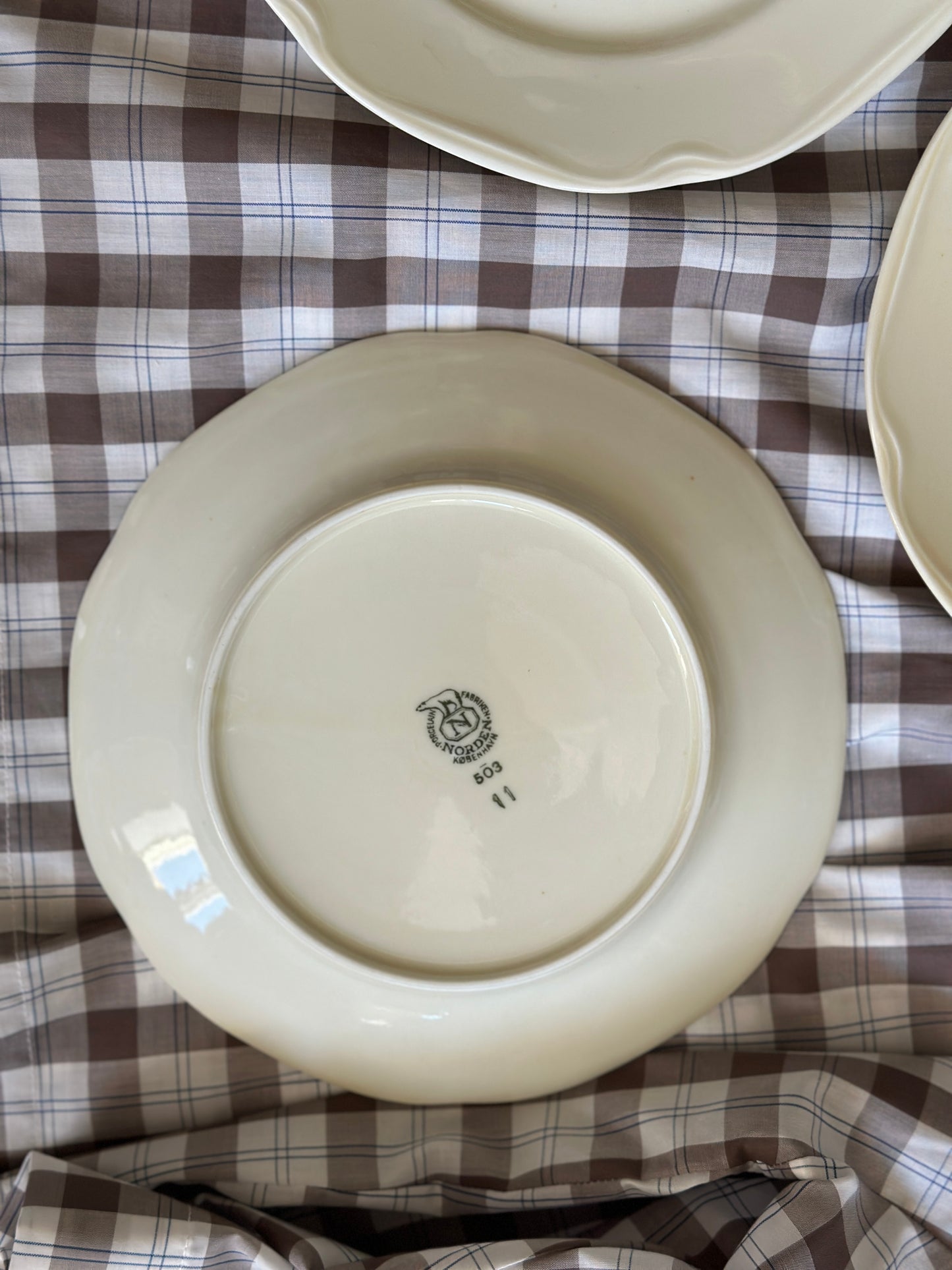 Cremefarvet frokosttallerkner