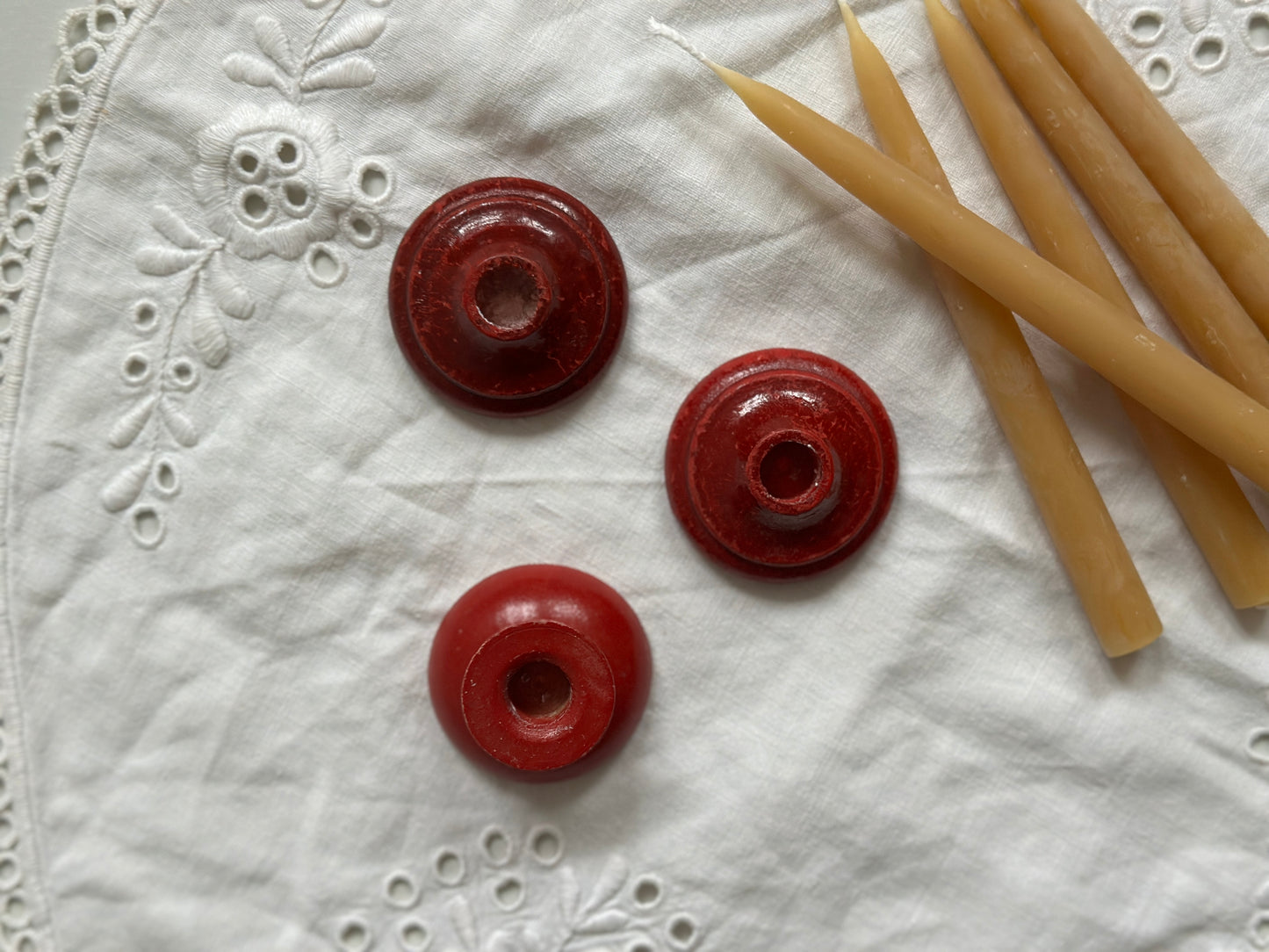 Fine røde træstager