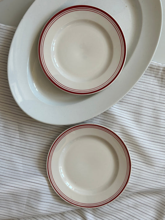 Kagetallerkner med rød kant