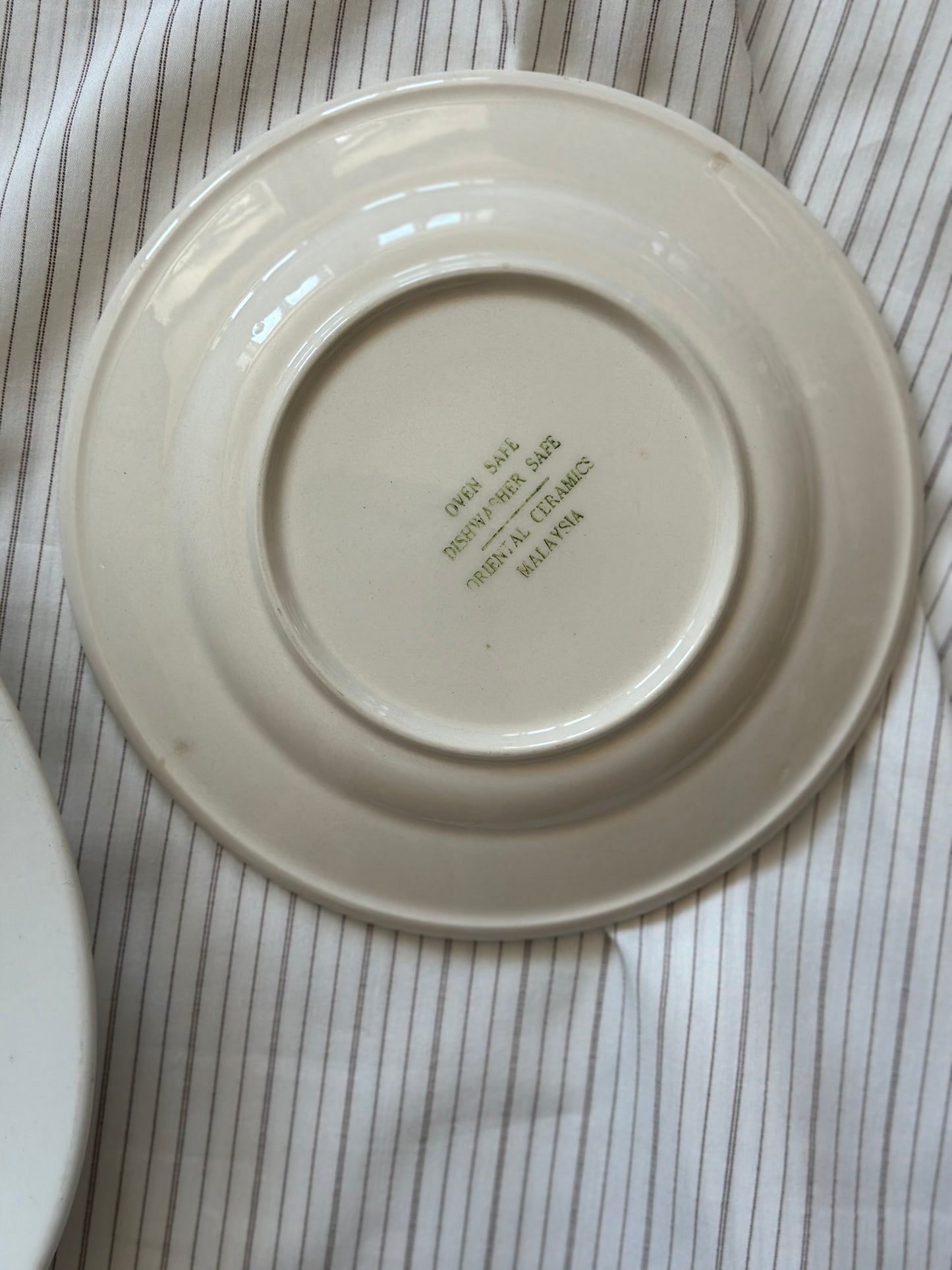 Kagetallerkner med rød kant