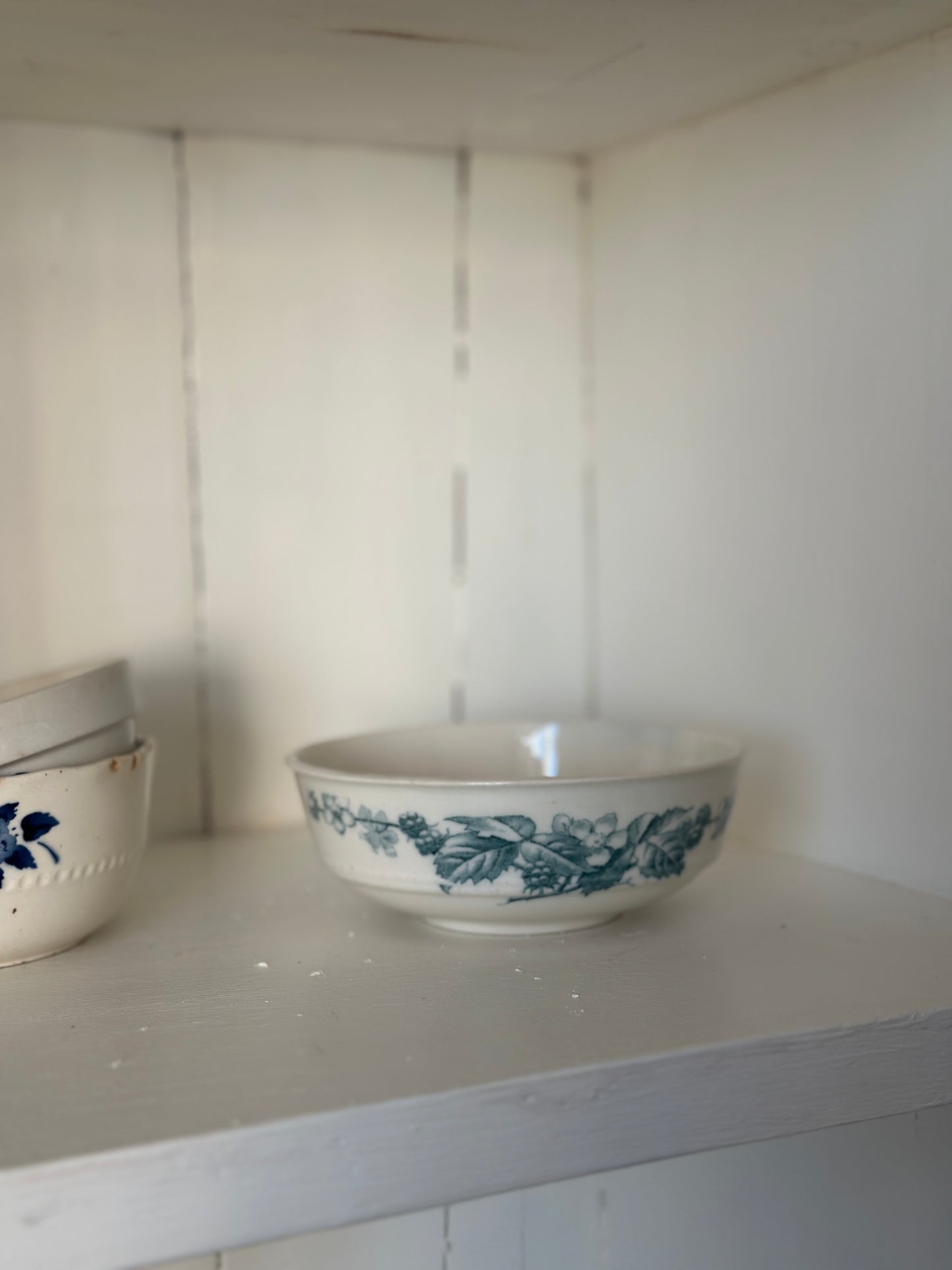 Lav skål med blomster