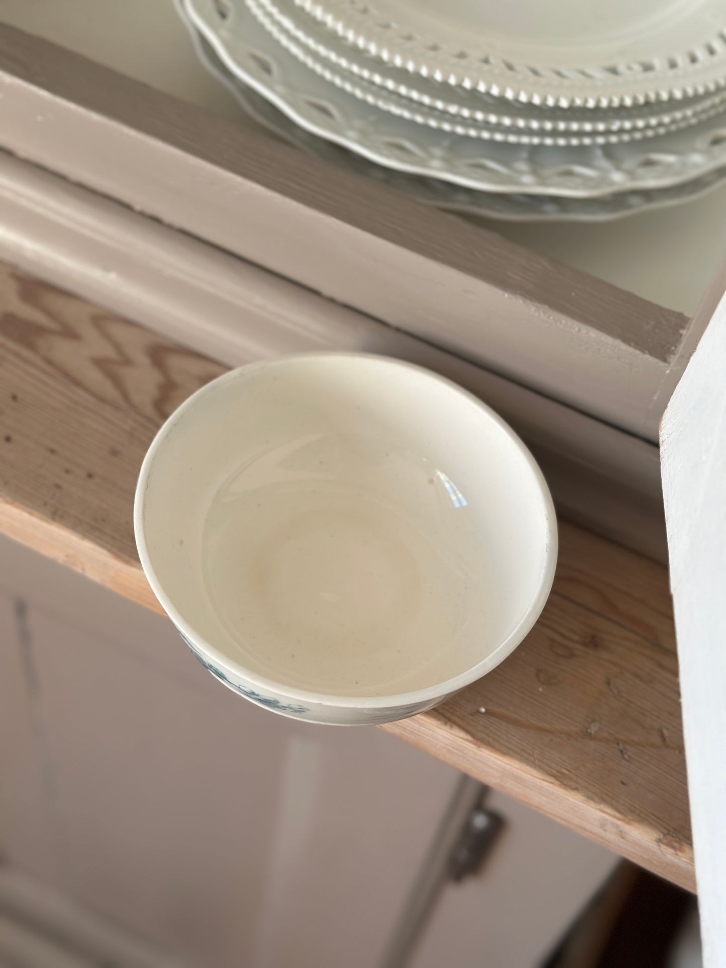 Lav skål med blomster