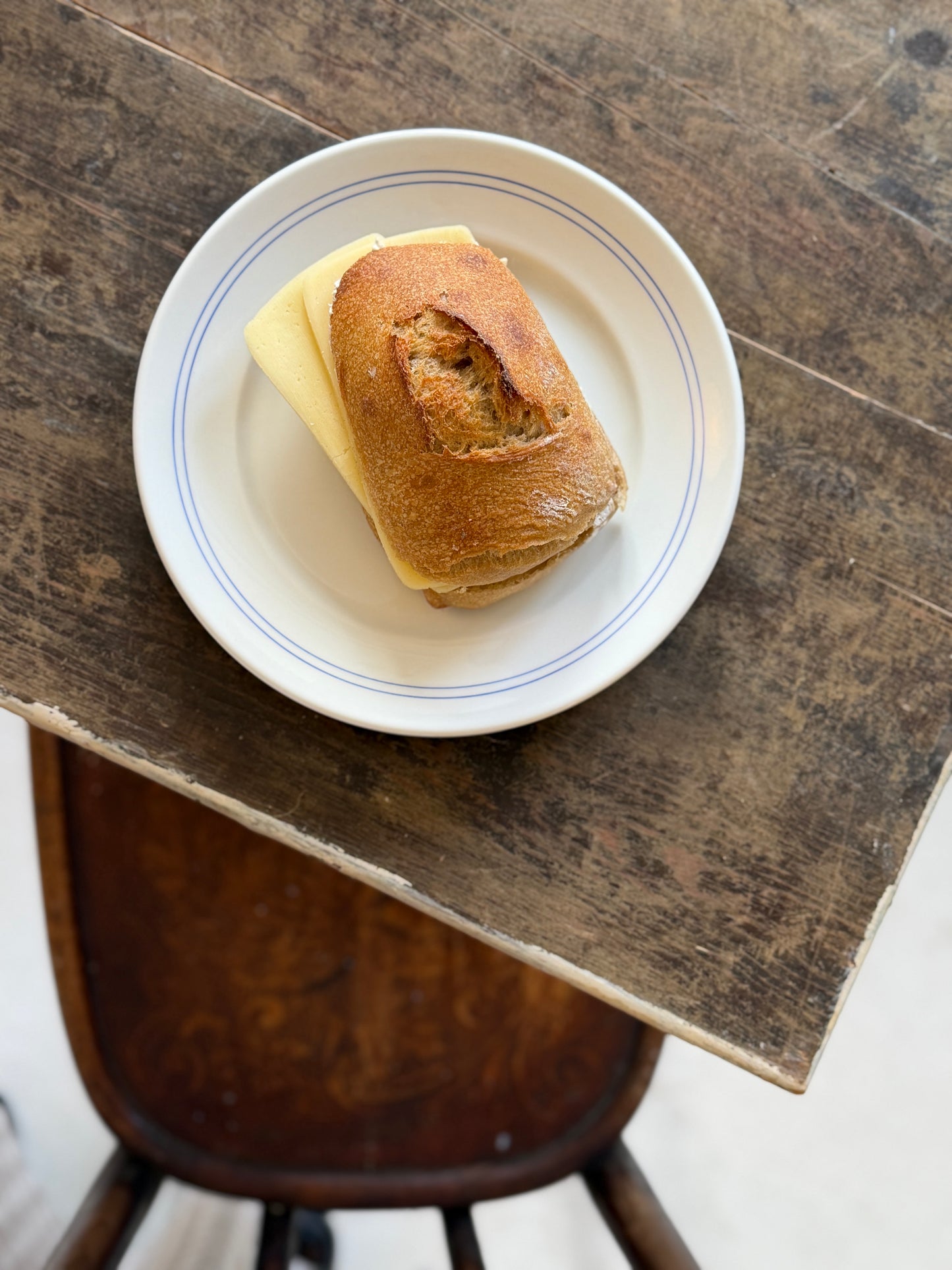 Frokosttallerkner med blå kant