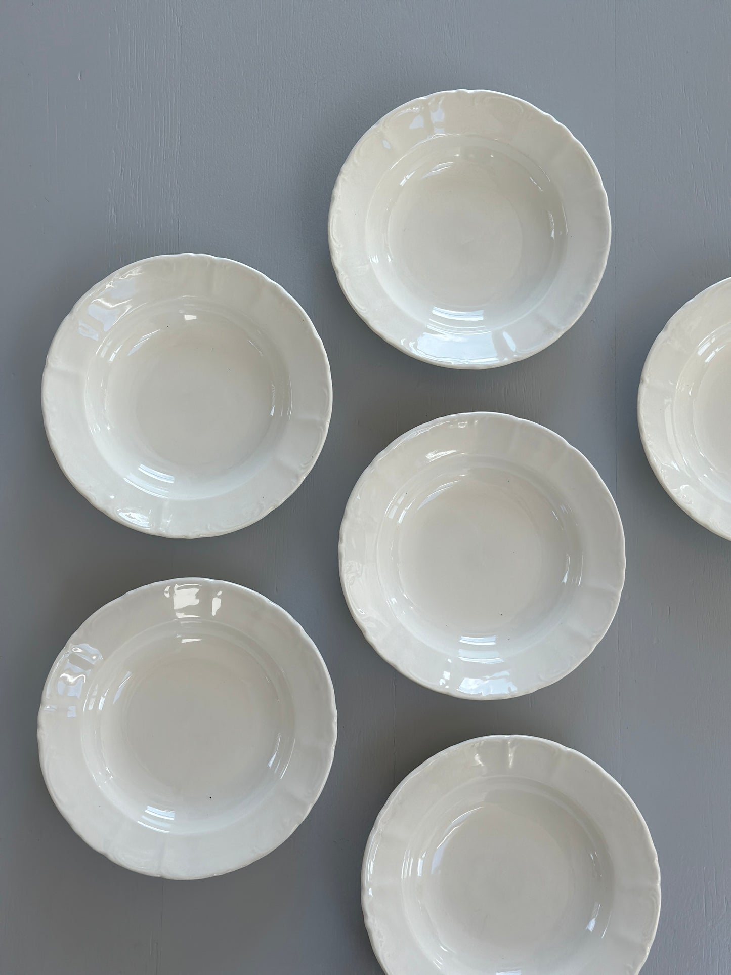 Dybe cremefarvet tallerkner