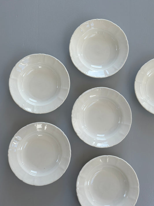 Dybe cremefarvet tallerkner