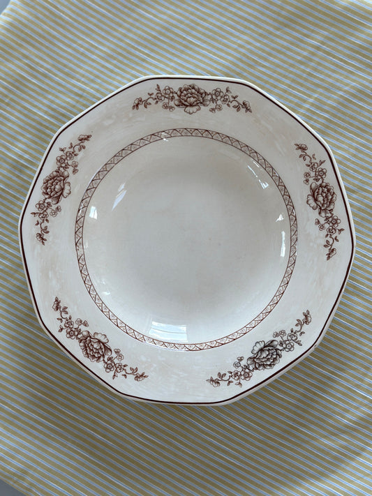 Smuk platte med brune blomster