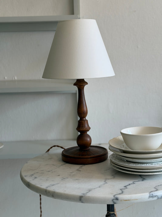 Fineste bordlampe i træ