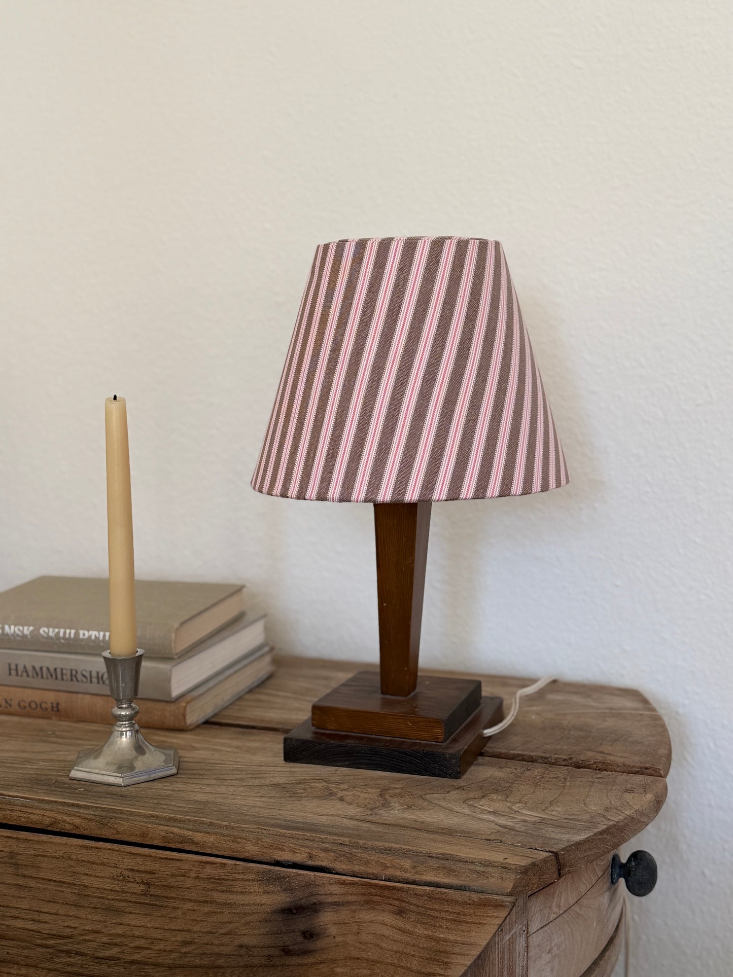 Bordlampe i træ