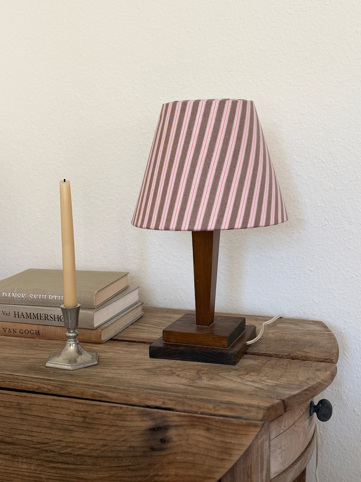Bordlampe i træ