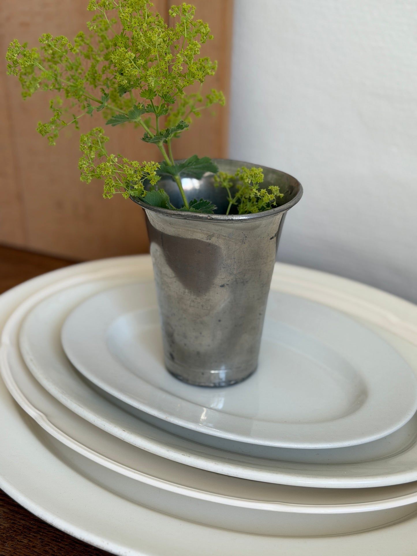 Oval vase i tin