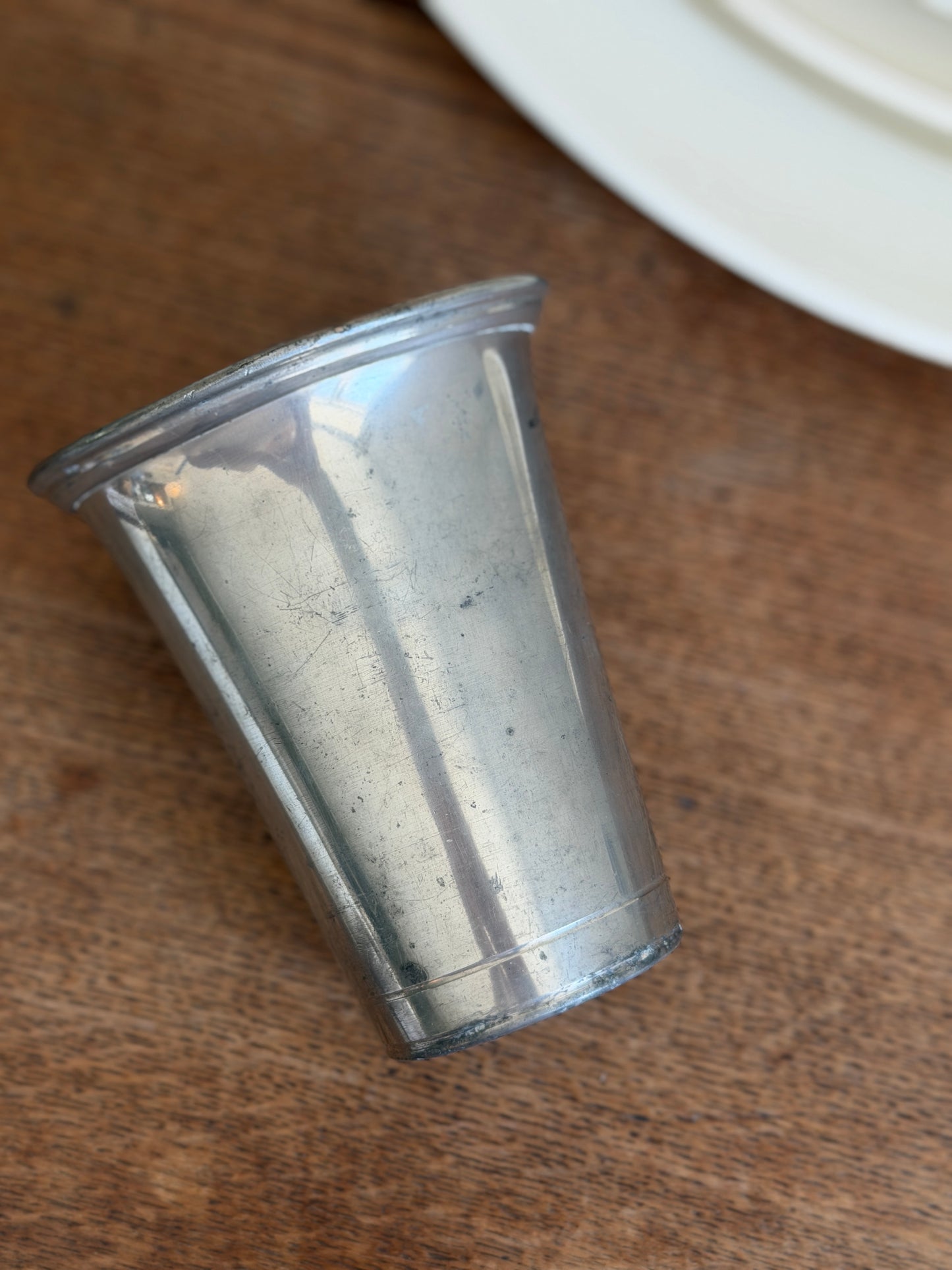 Oval vase i tin