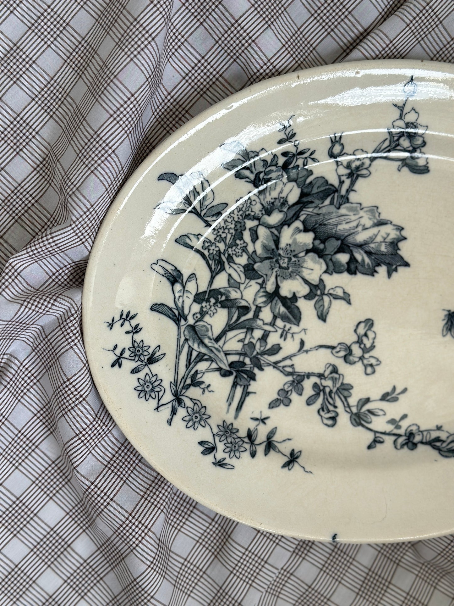 Aluminia fad med blå blomster