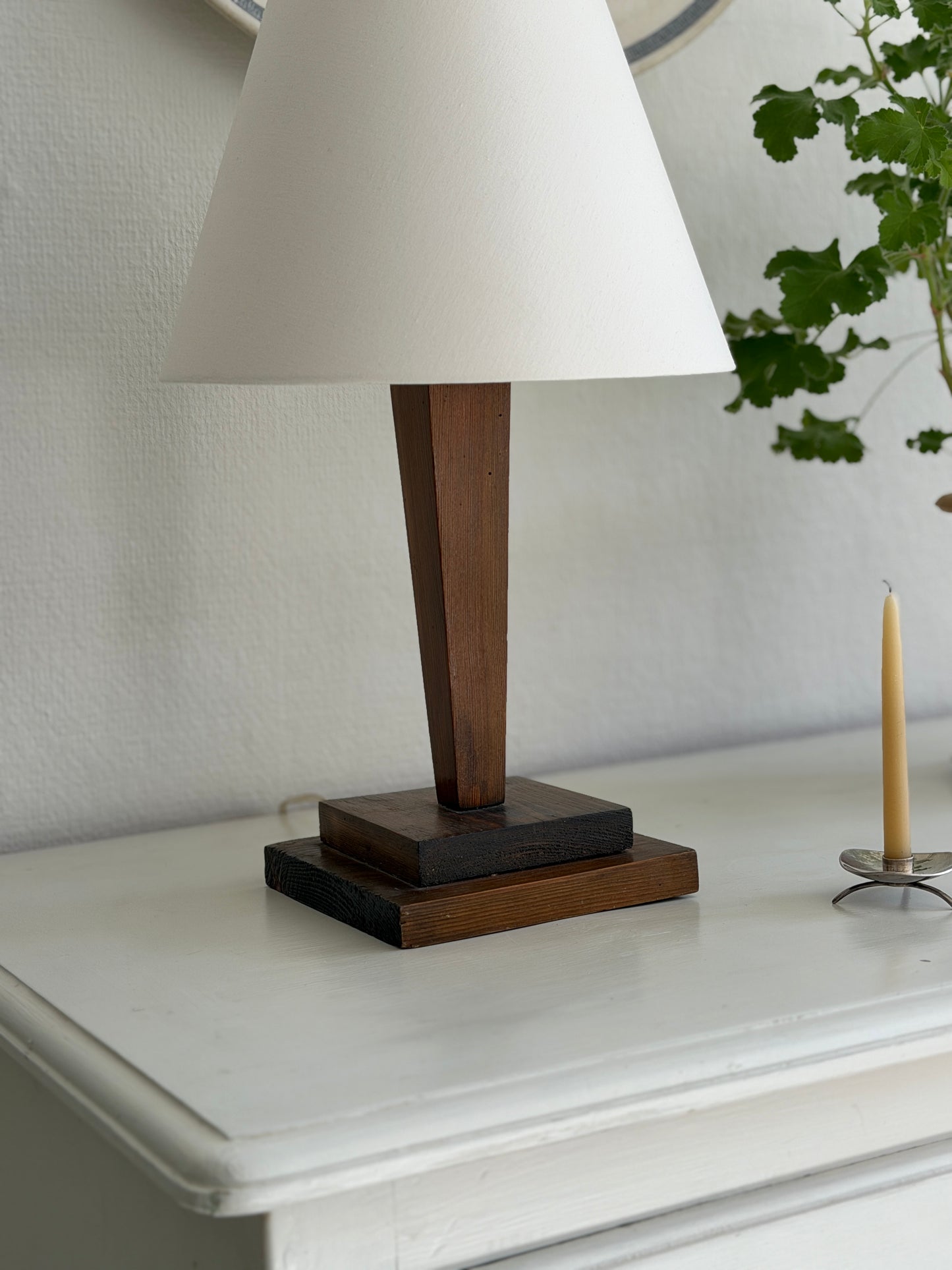 Bordlampe i træ
