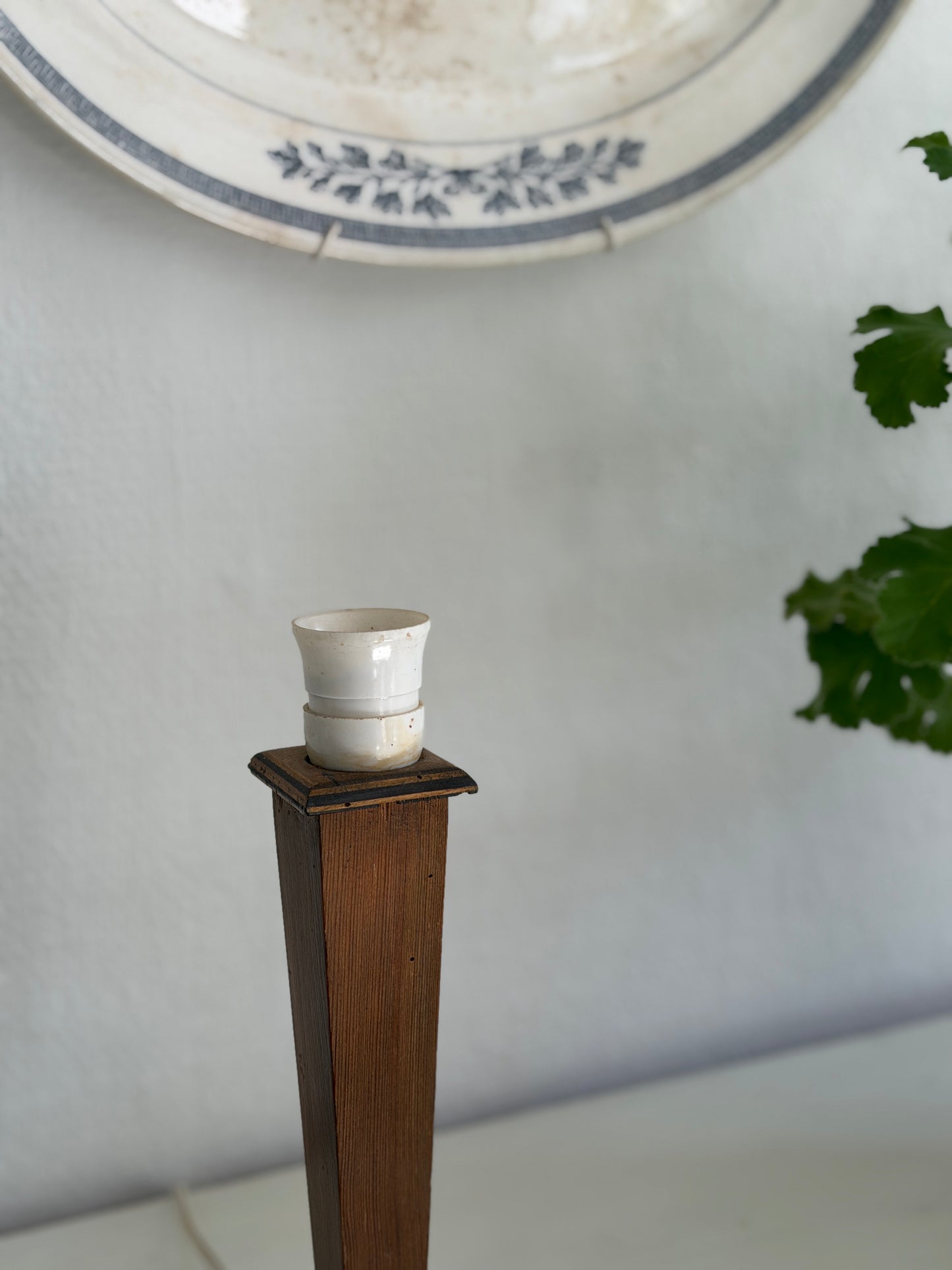 Bordlampe i træ