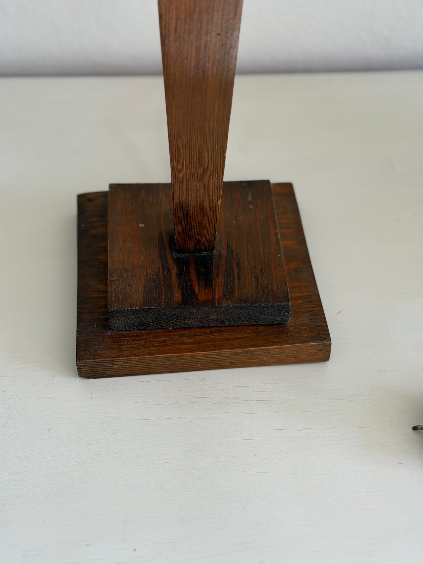 Bordlampe i træ