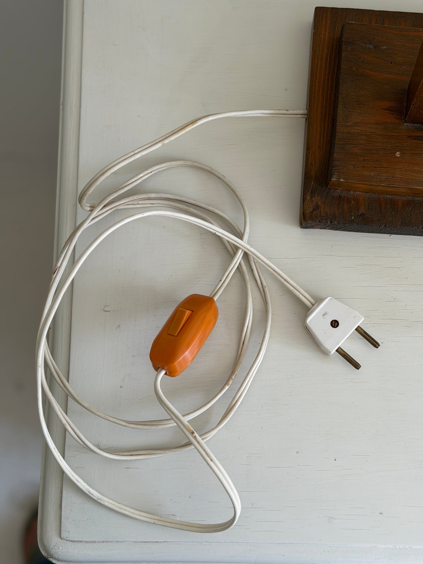 Bordlampe i træ
