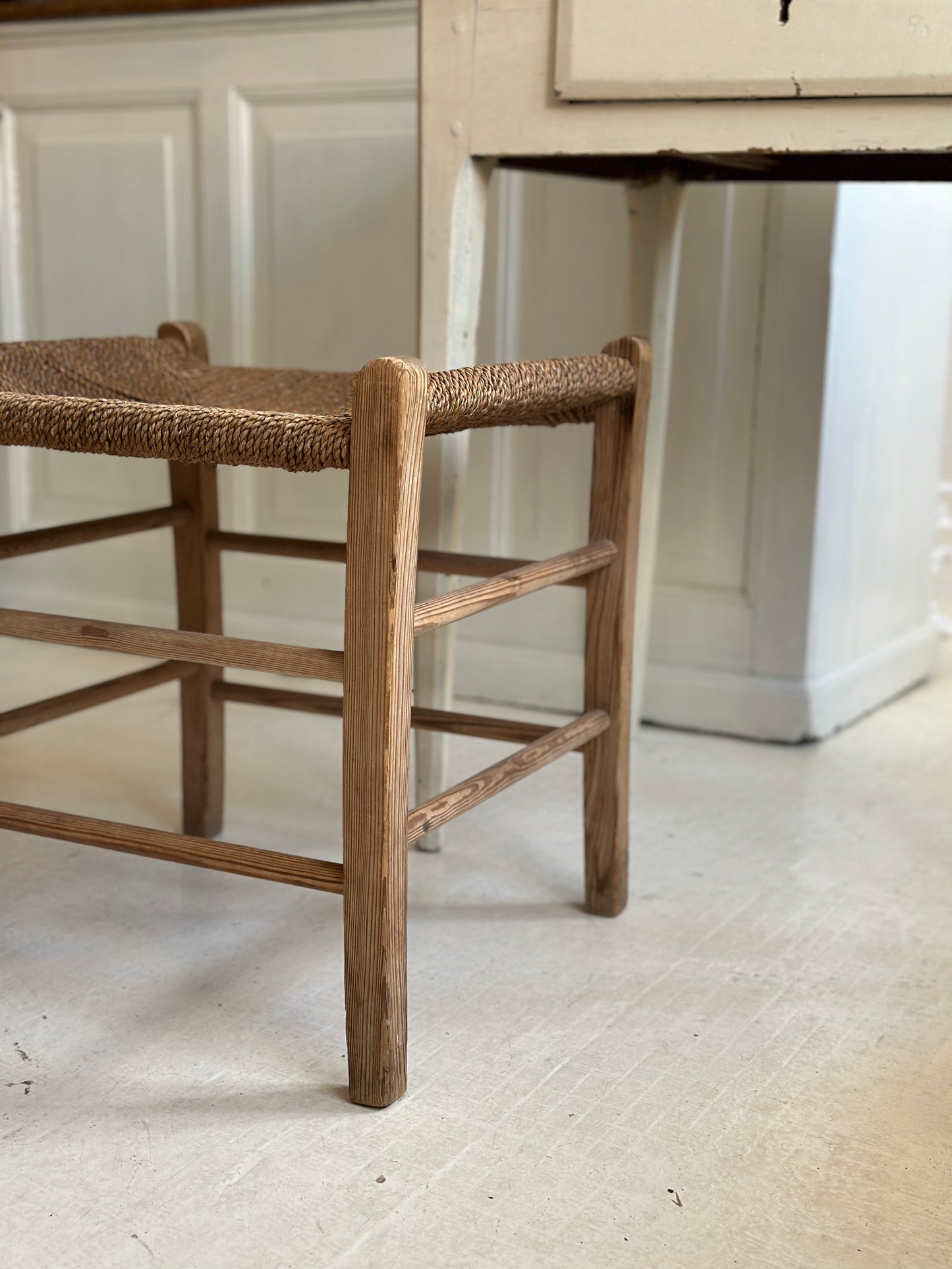 Skammel med fletsæde