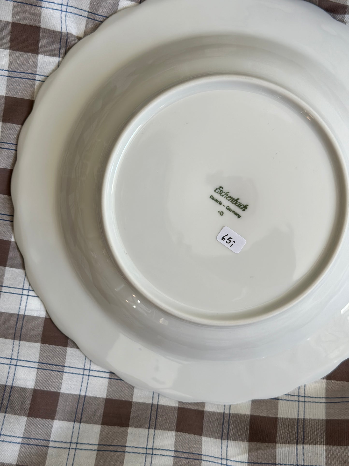 Dybe tallerkner med bølget kant