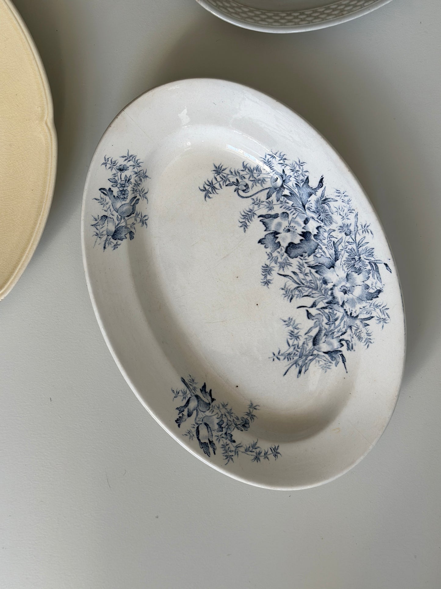 Fineste fad med blomster