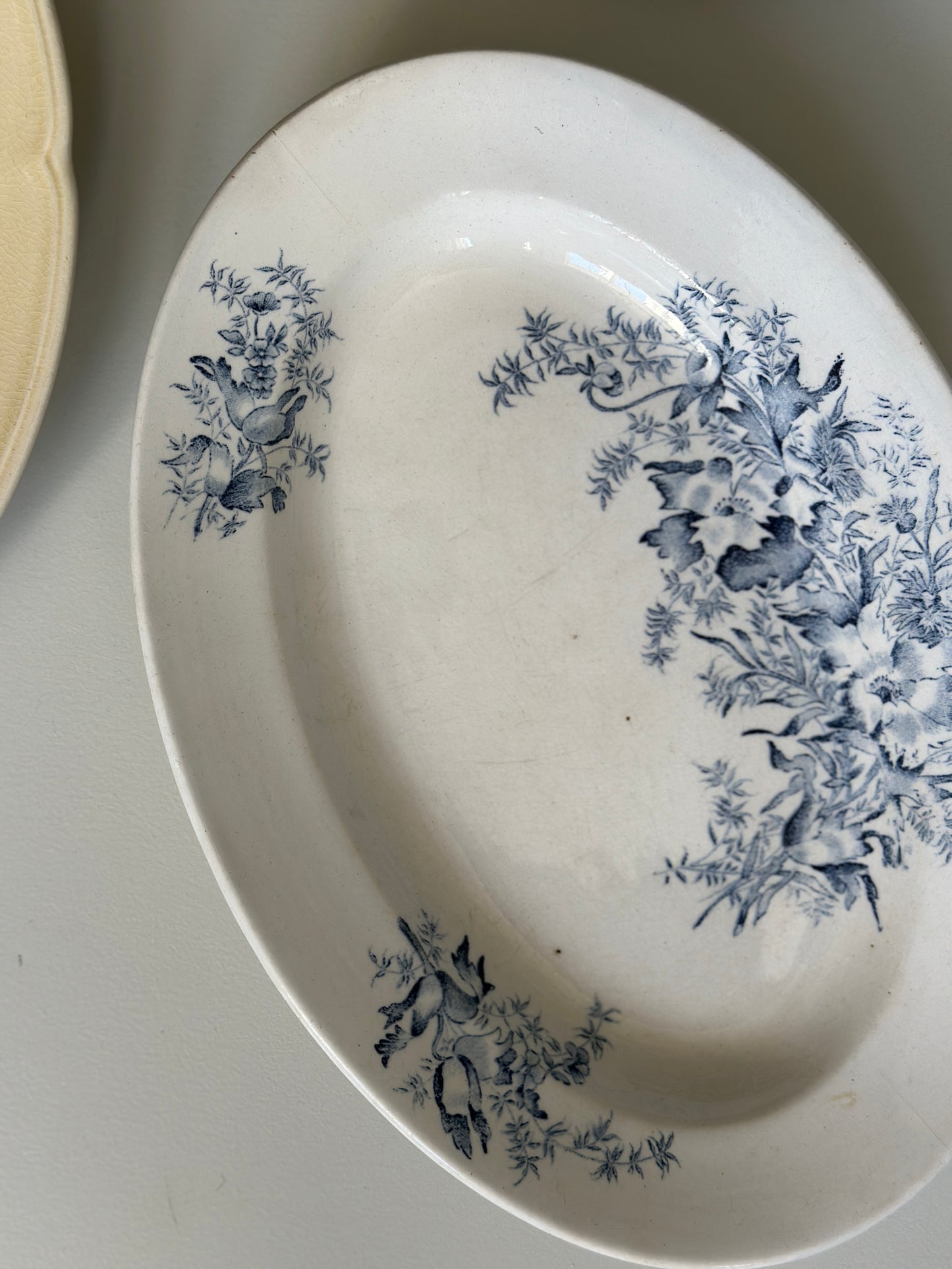 Fineste fad med blomster