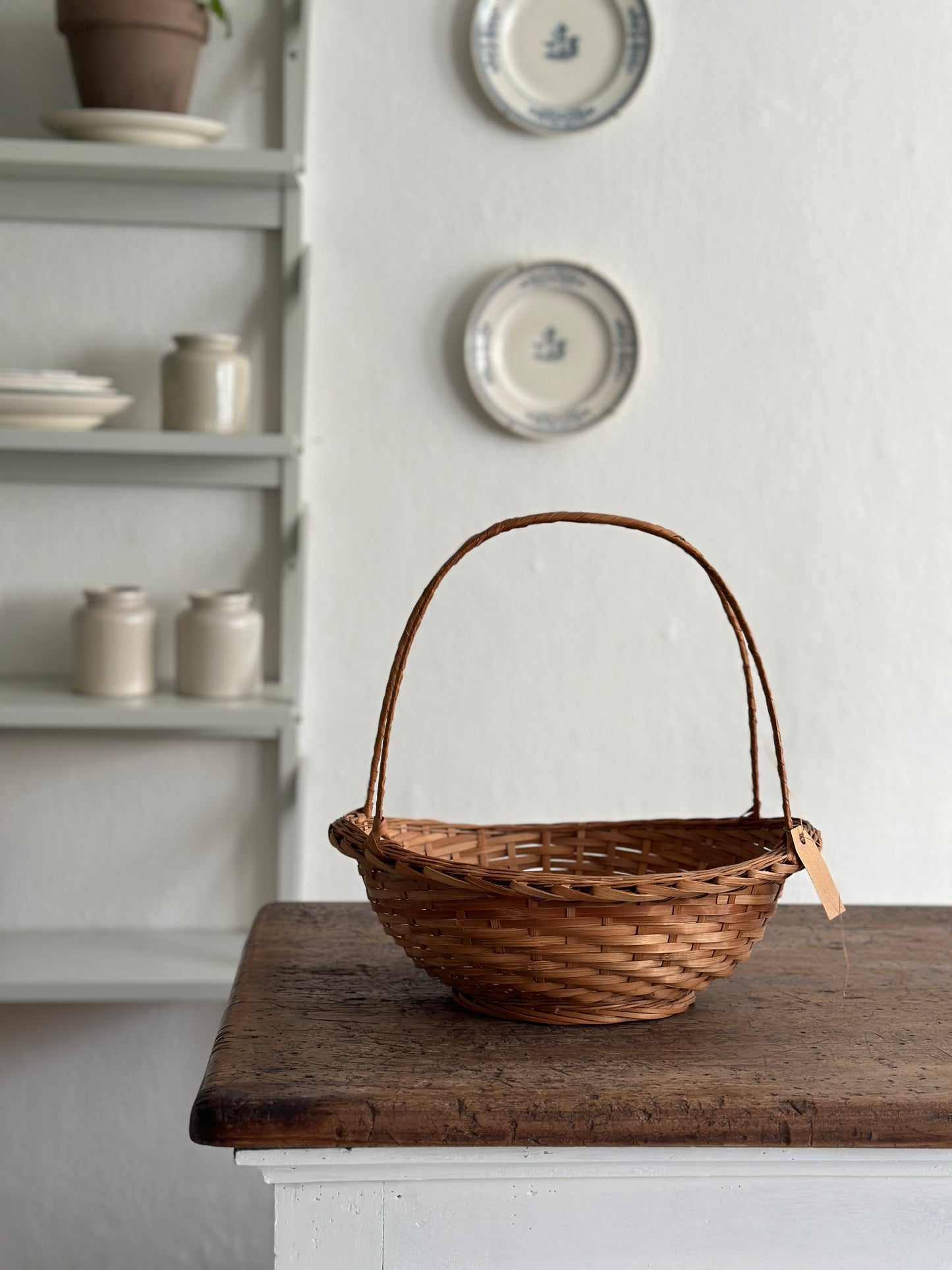 Flettet kurv med hank