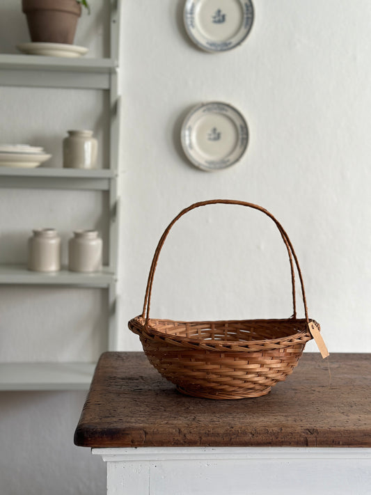 Flettet kurv med hank