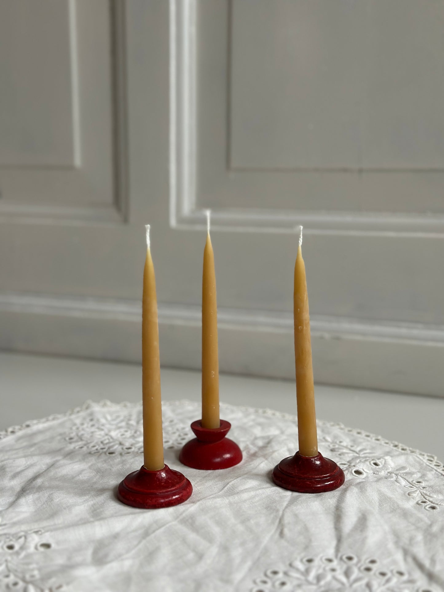 Fine røde træstager