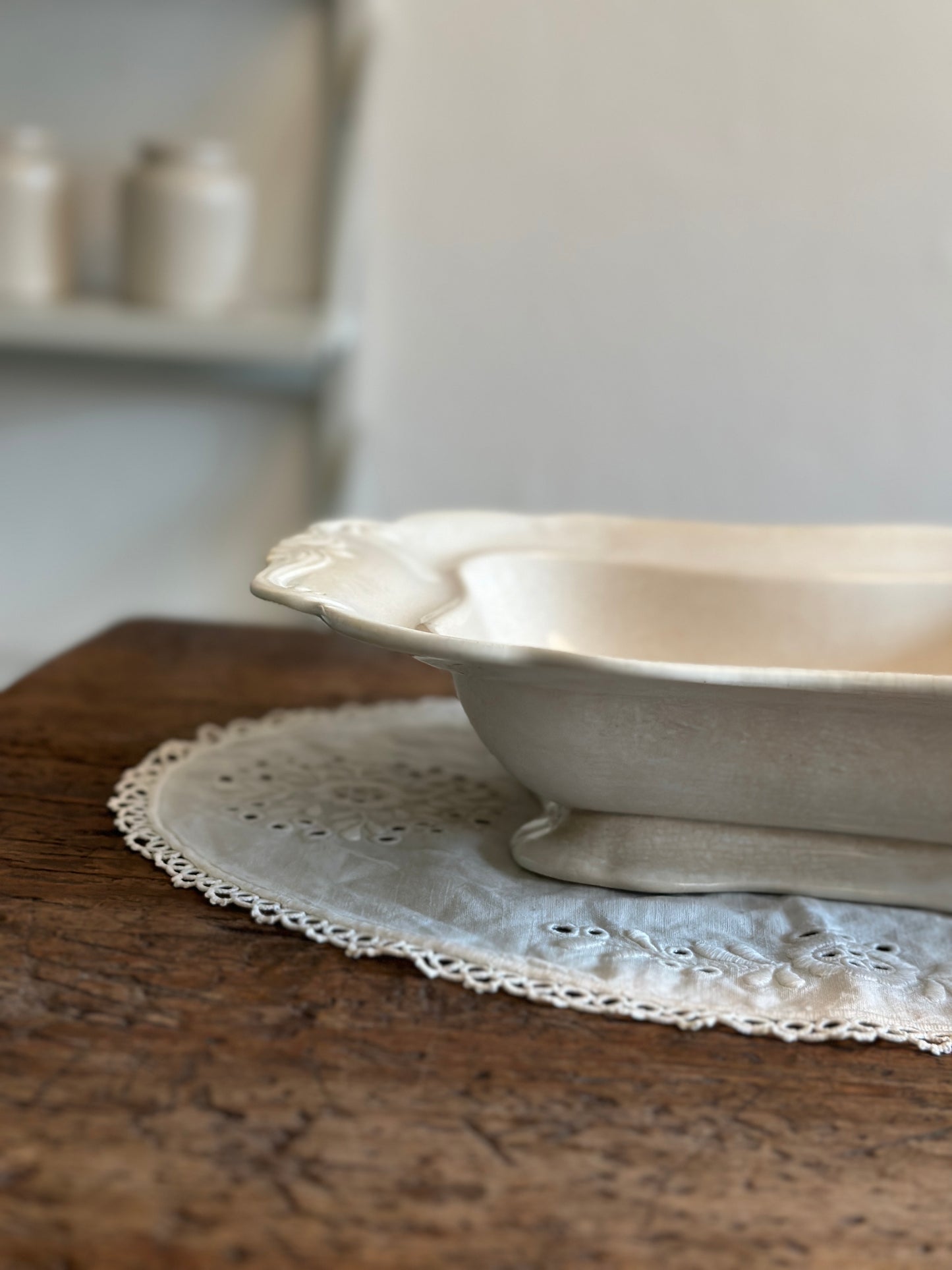 Fineste cremefarvet terrin