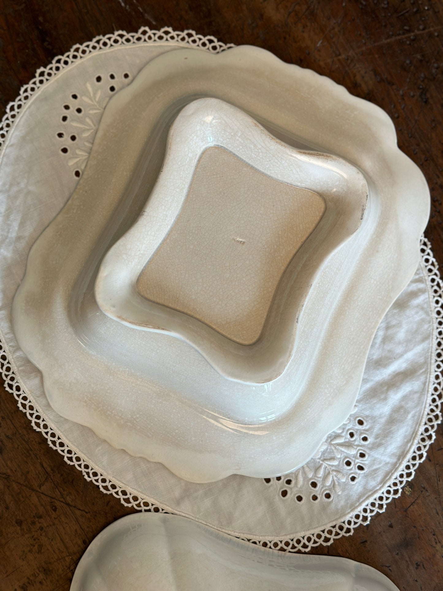 Fineste cremefarvet terrin