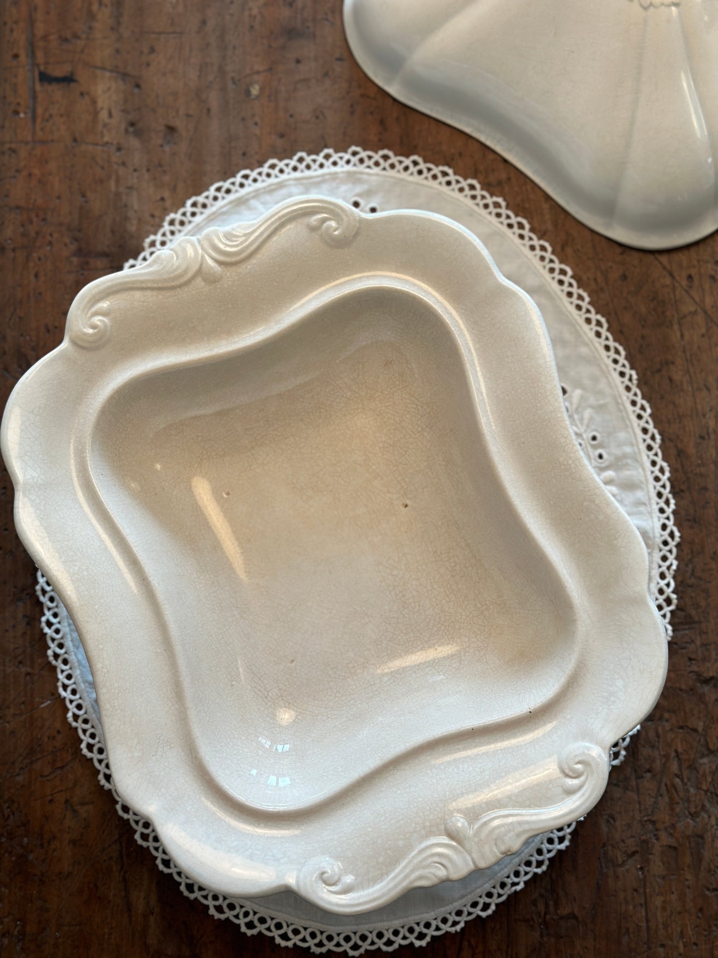 Fineste cremefarvet terrin