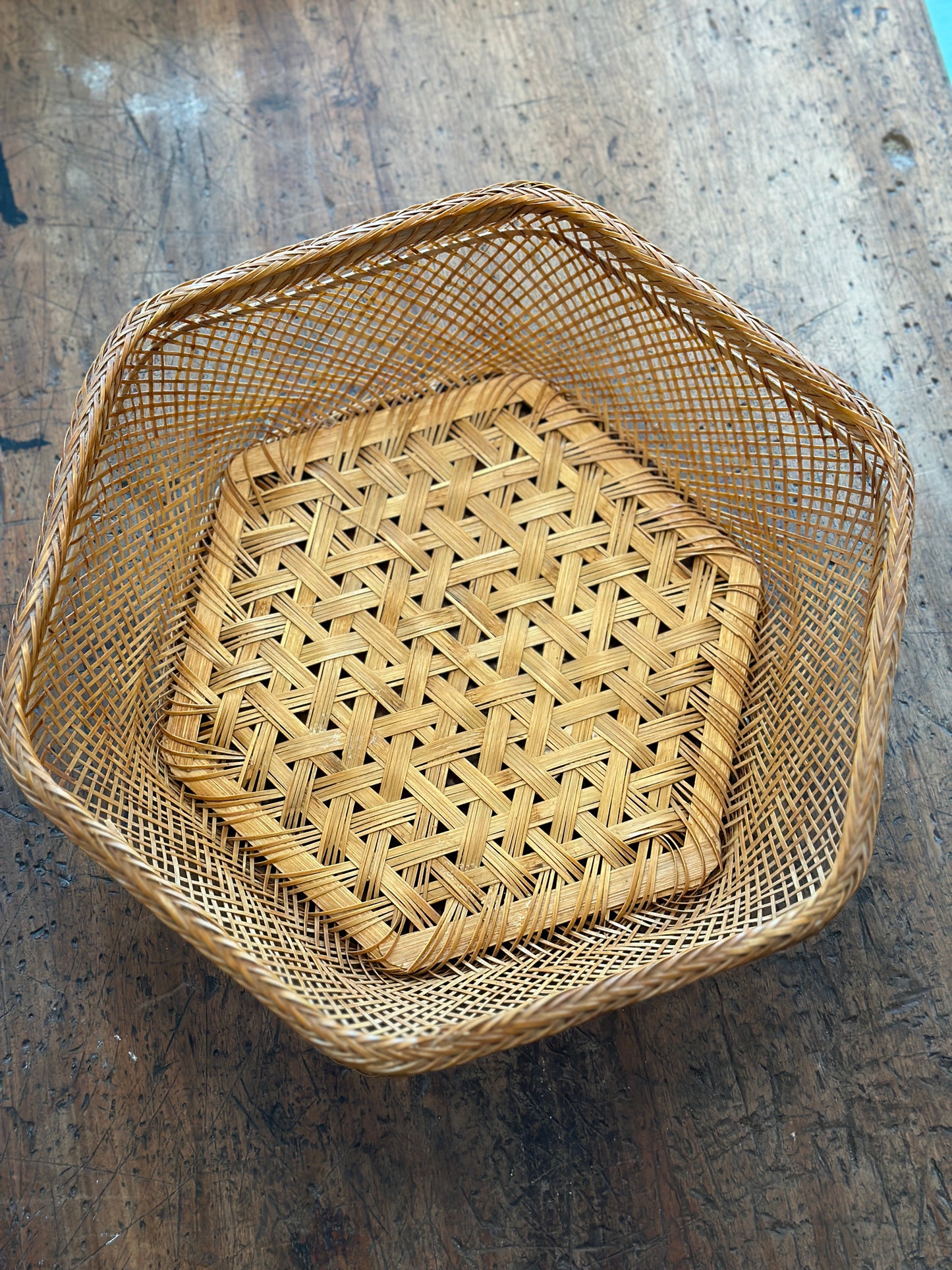 Kantet stor fletkurv