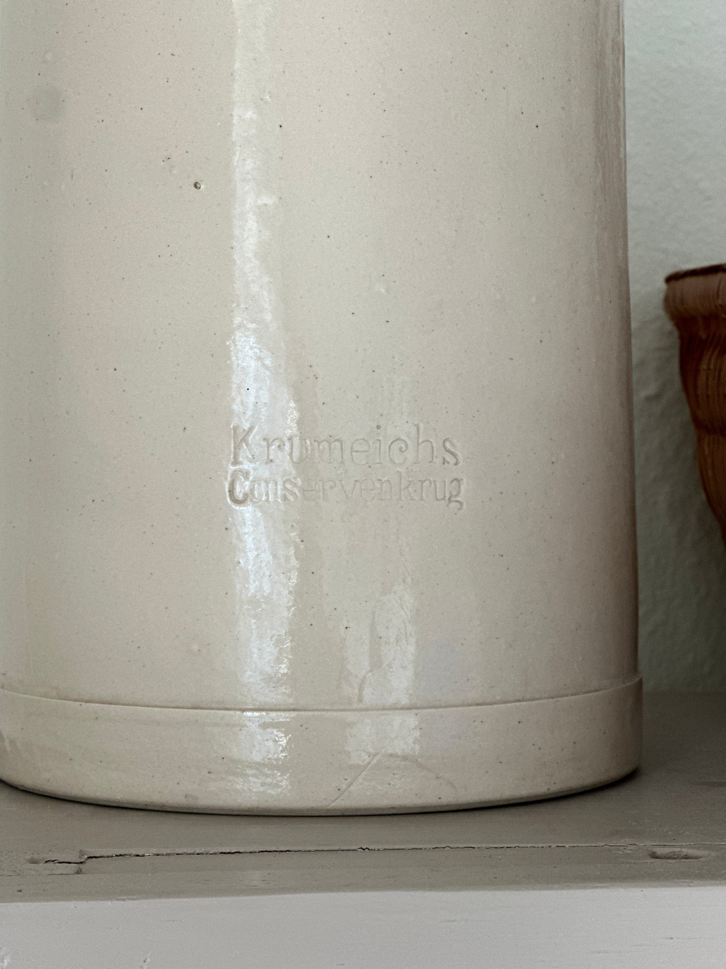 Høj smuk grå krukke