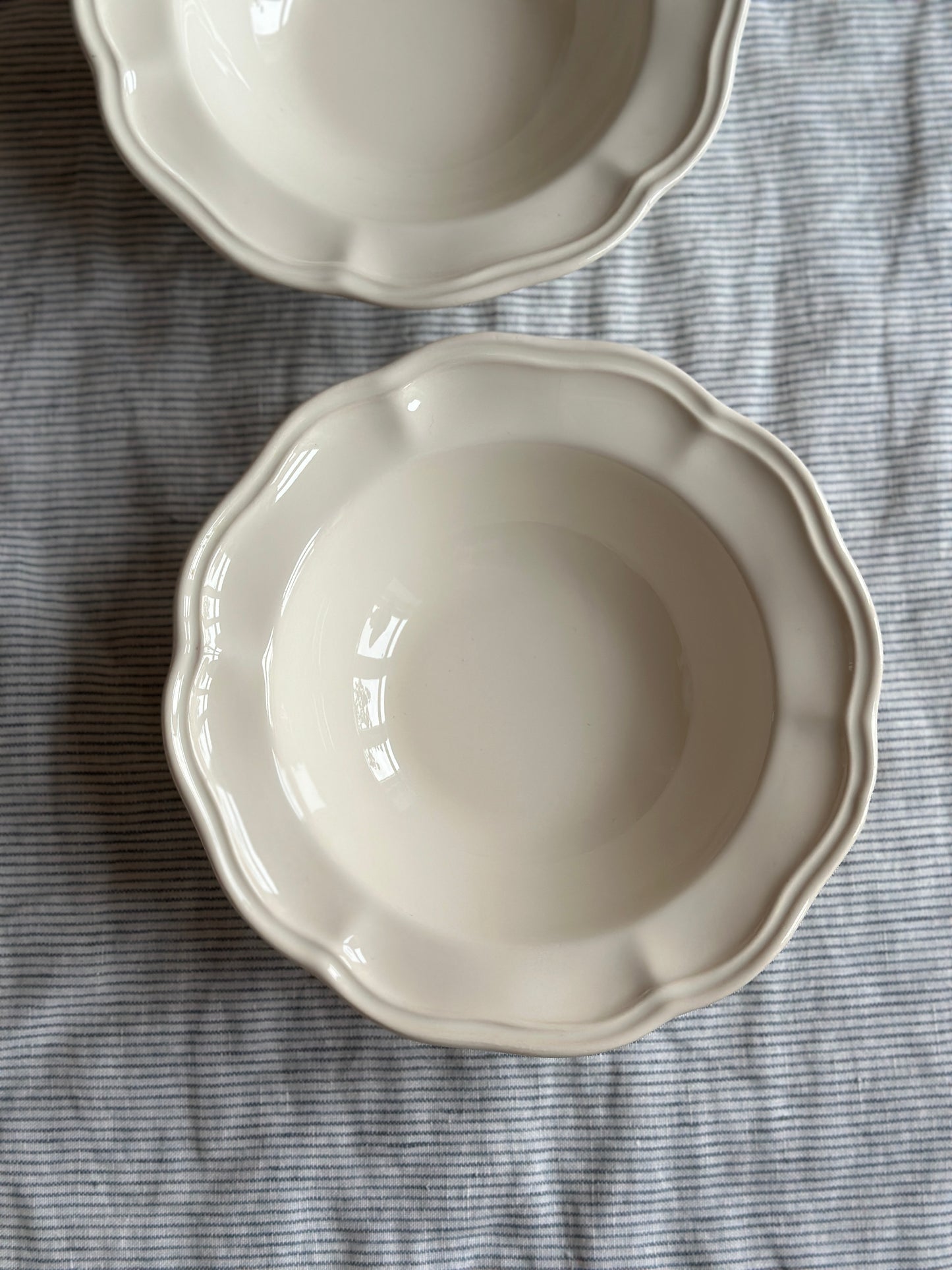 Cremefarvet ymerskåle